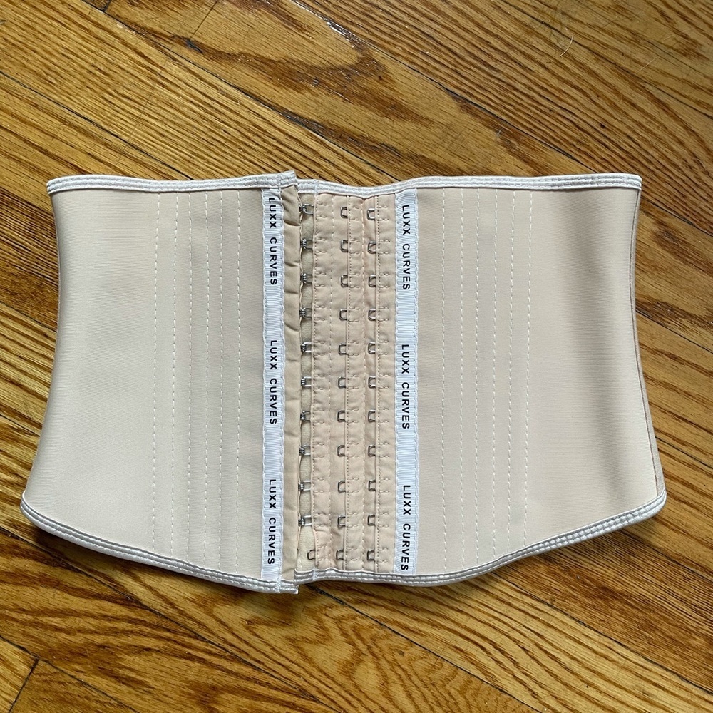 Luxx Curves short waist size small waist trainer